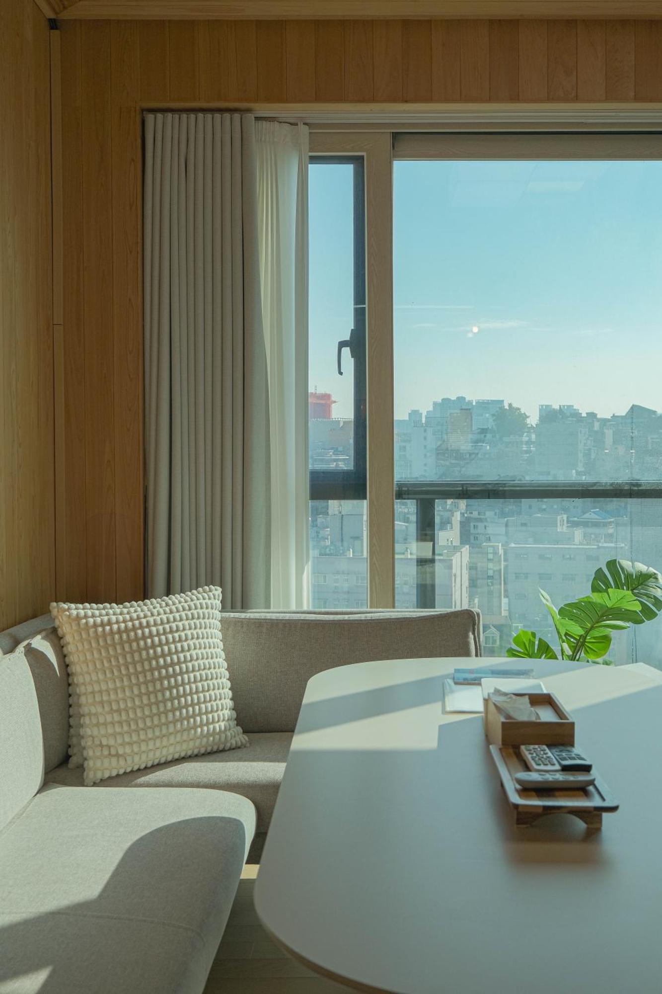 Seoullo Apartment *