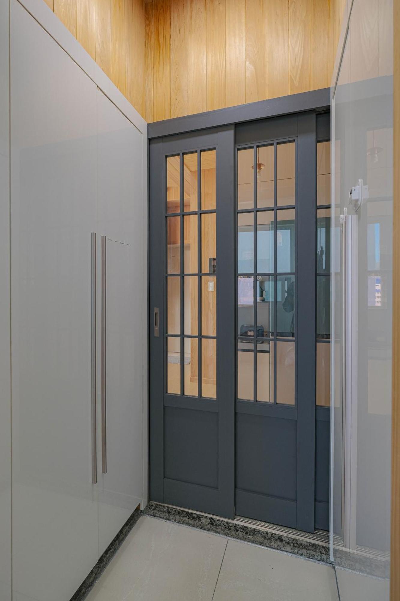 Seoullo Apartment *